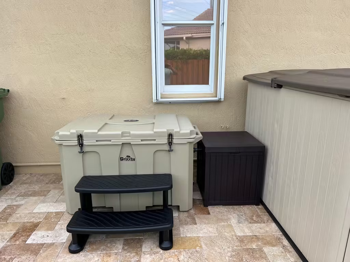 Iceology Cold Plunge Tub With Chiller | 100 Gallons | Cools to 39°F