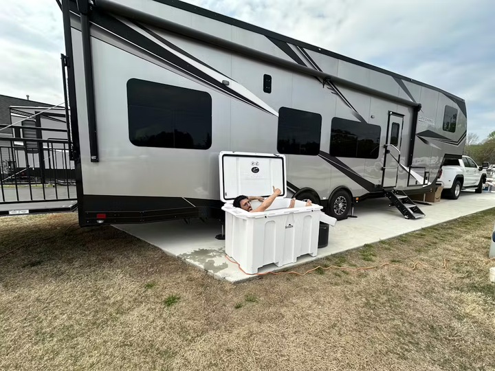 Iceology Cold Plunge Tub With Chiller | 100 Gallons | Cools to 39°F